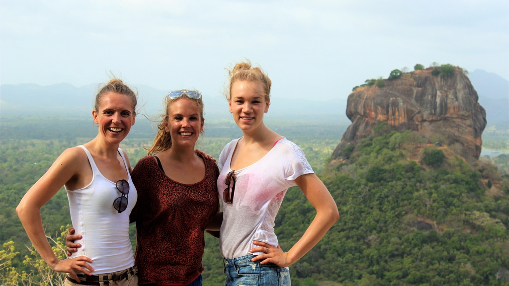 Marja, Paula, Loïs op reis door Sri Lanka