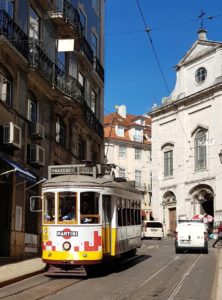 Treinreis-door-Portugal-Lissabon-Tram-28
