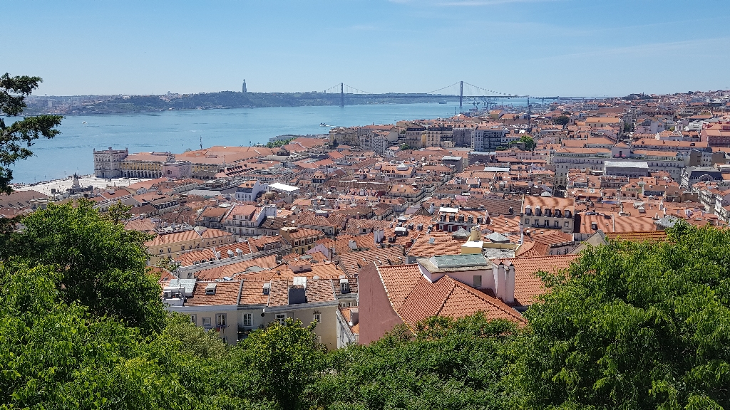 Treinreis-door-Portugal-Lissabon-uitzicht-vanaf-kasteel-São-Jorge