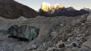 Everest Base Camp trekking dag 10 Dzongla via Cho La pass tot Gokyo, dikke ijslagen