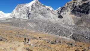 Everest Base Camp trekking dag 10 Dzongla via Cho La pass tot Gokyo, op het dak van de wereld
