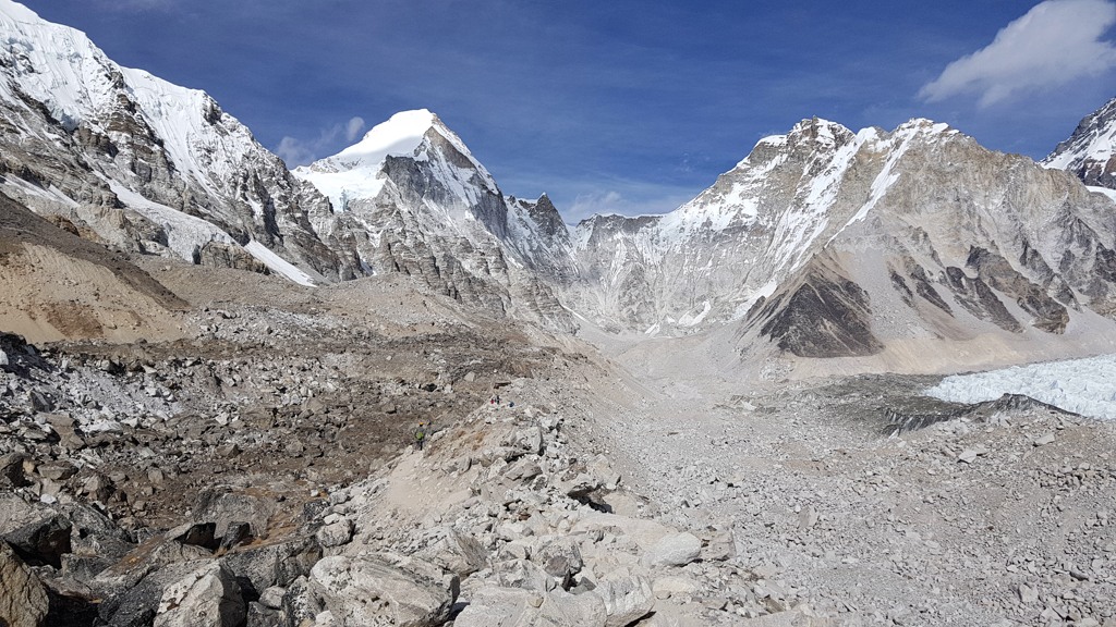 Everest Base Camp trekking dag 8 Lobuche naar Gorakshep naar EBC, verlaten landschappen