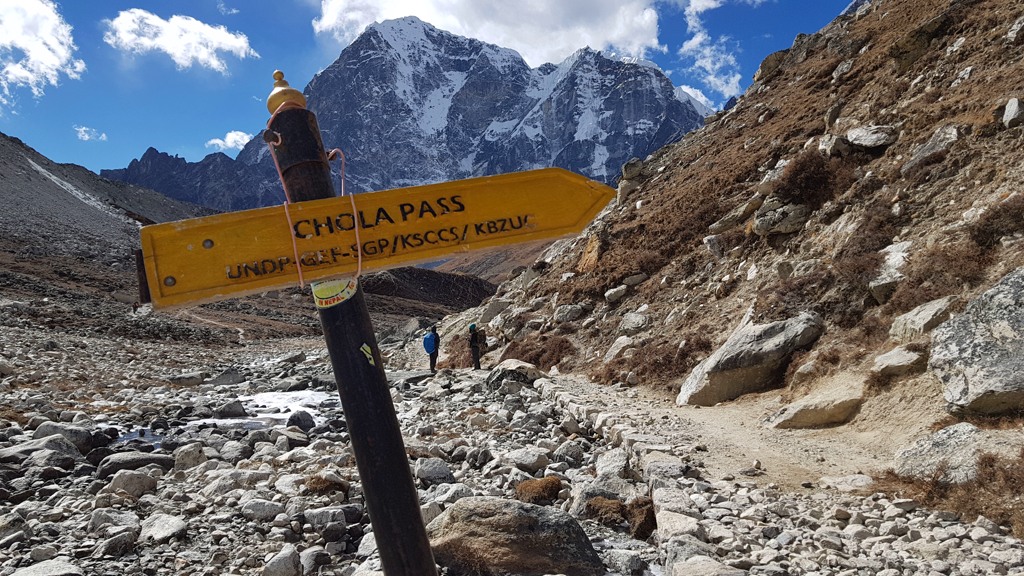 Everest Base Camp trekking dag 9 Gorakshep tot Dzongla, Cho La pass
