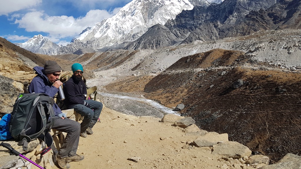 Everest Base Camp trekking dag 9 Gorakshep tot Dzongla, theetijd onderweg
