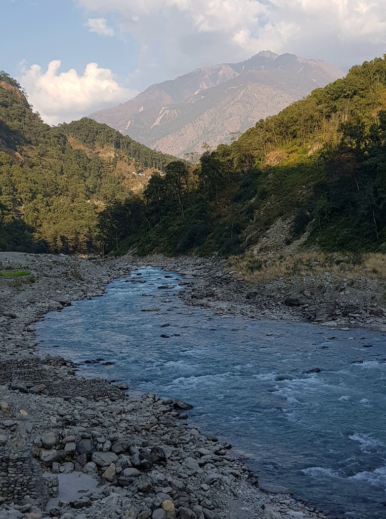 Manaslu en Tsum Valley trekking dag 1 Kathmandu tot Soti Khola, Budha Gandaki rivier