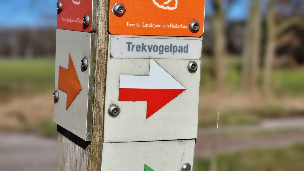 Trekvogelpad etappe 22 Buurserzand tot Enschede, wit-rood pijltjes