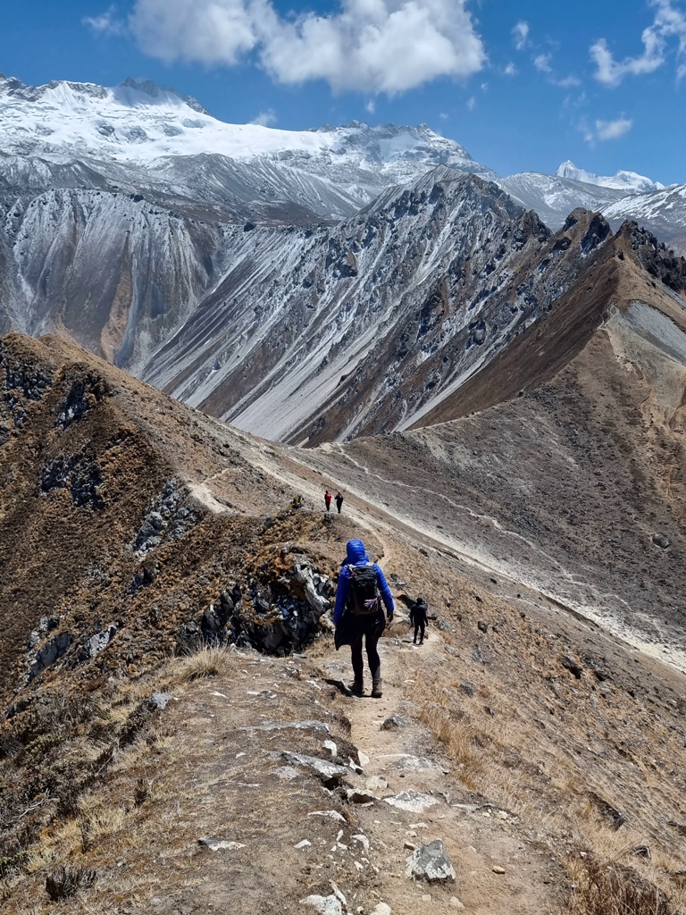 Femke uitzicht Kyanjin Ri Langtang Circuit trekking Nepal