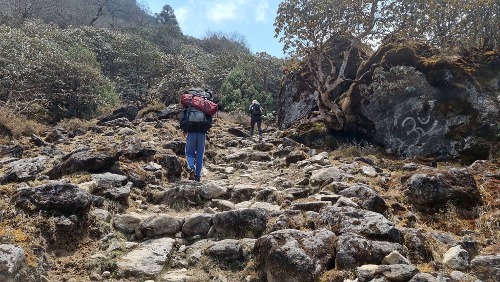 Langtang Circuit trekking dag 11, Ghopte tot Melamchi Gaon, bergwandelen in Nepal