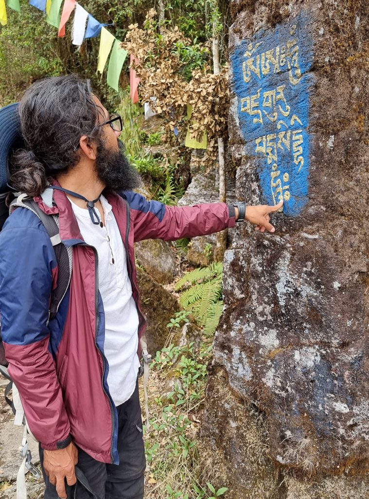 Langtang Circuit trekking dag 13, Tarke Gyang tot Sermathang, Om Mani Padme Hum