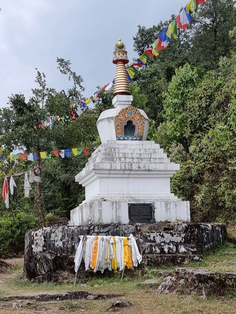 Langtang Circuit trekking dag 13, Tarke Gyang tot Sermathang, stupa