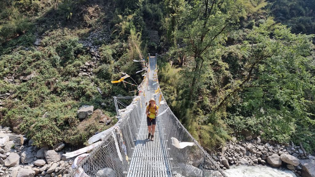 Langtang Circuit trekking dag 2, Syabru Bensi tot Lama Hotel, Nepalese hangbrug