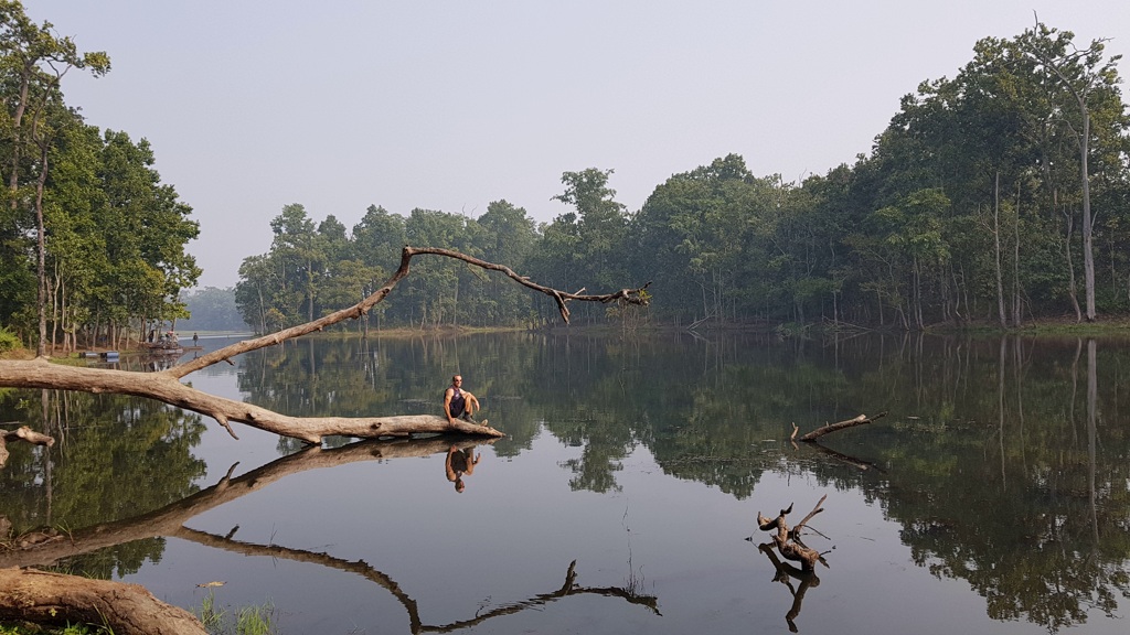 Leukse dingen om te doen in Chitwan, Tharu jongen