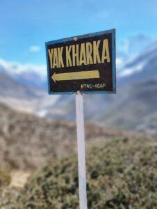 Annapurna Circuit en Tilicho Lake trekking dag 9, Tilicho Base Camp naar Yak Kharka, bewegwijzering