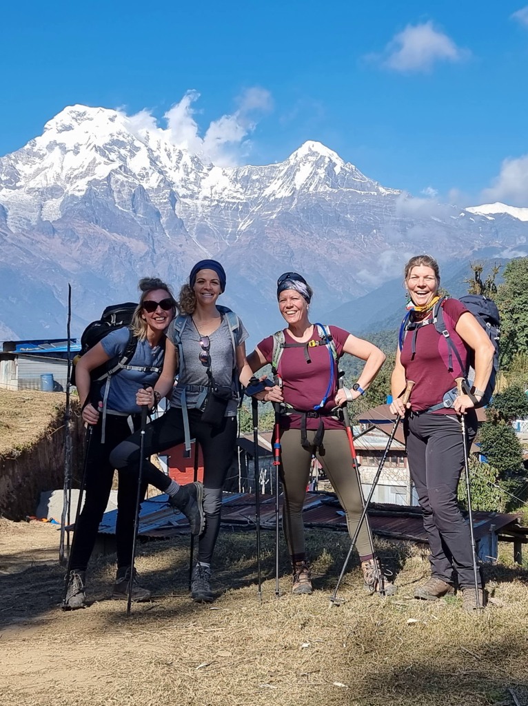 Annapurna Base Camp trekking dag 2, Pokhara naar Tolka, happy hikers