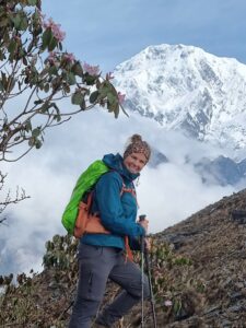 Mardi Himal trekking, rodondendrons en witte bergen Himalaya