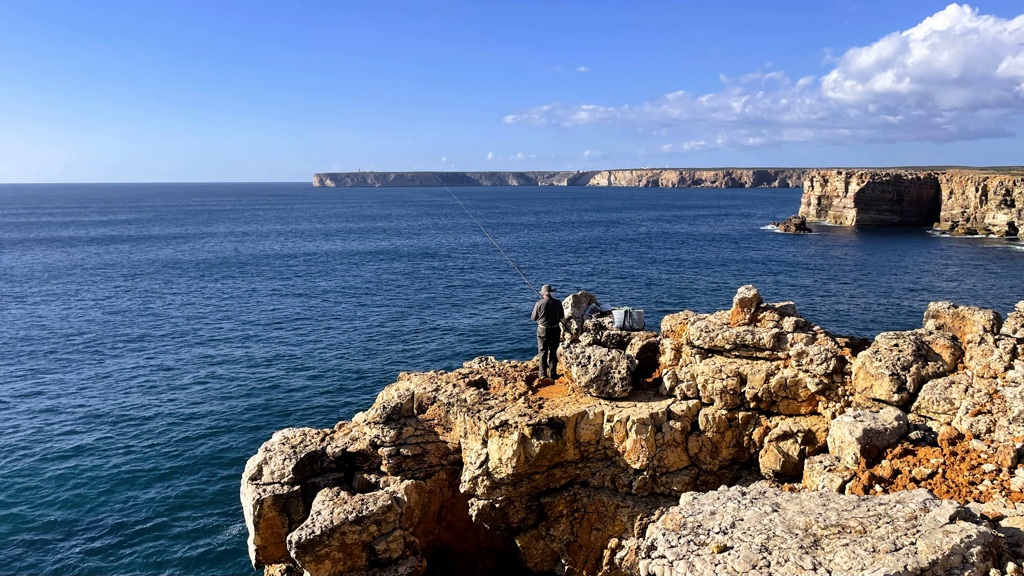 Fisherman's Trail etappe 10, Vila do Bispo naar Sagres, visser