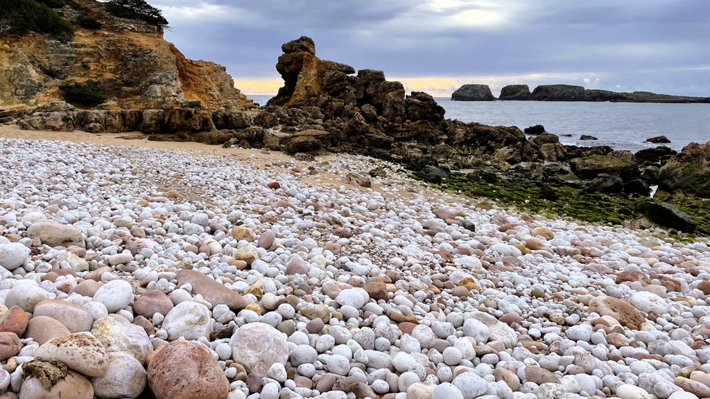 Fisherman's Trail etappe 11, Sagres naar Salema, stenen strand