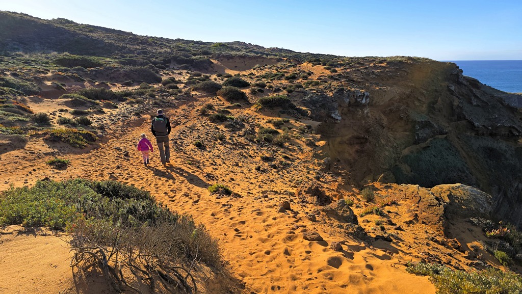 Fisherman's Trail etappe 4, Almograve naar Zumbujeira do Mar, rode zandpaden