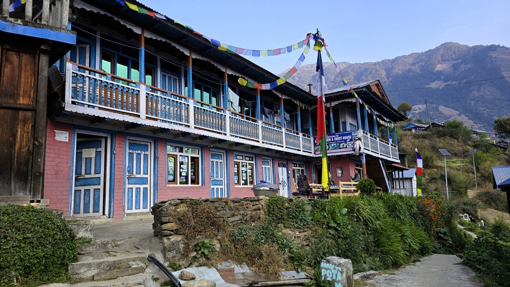 Tamang Heritage Trail dag 6, Thuman naar Briddhim, tea house