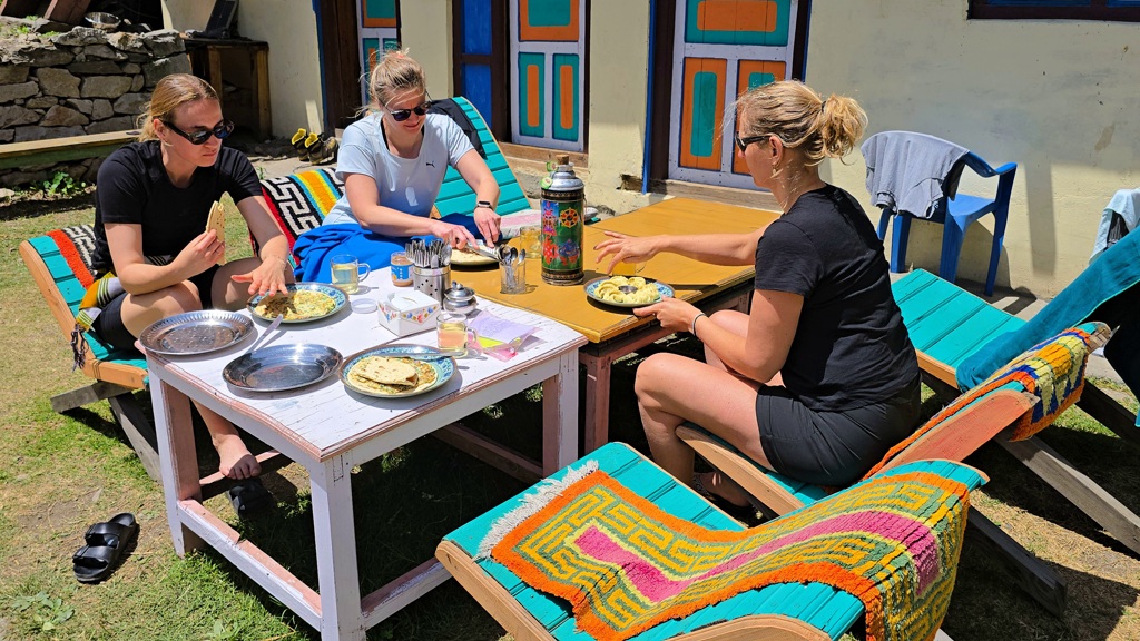 Lunch trektocht Nepal groente omelet