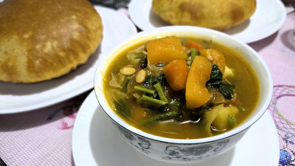 Manaslu Circuit dag 12, Gowa naar Thal, pompoen currie