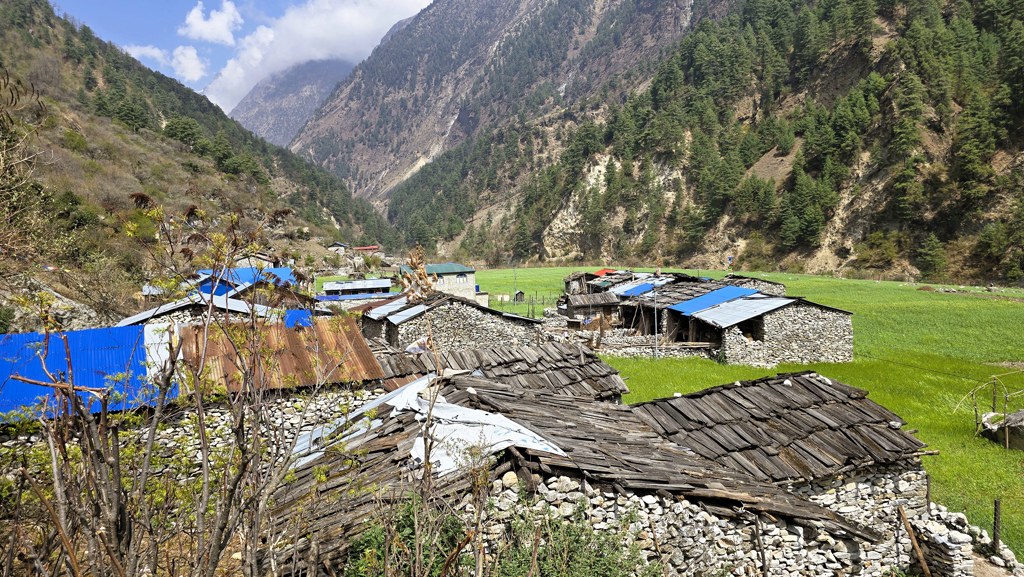 Manaslu Circuit dag 5, Ghap naar Lho, Namrung daken