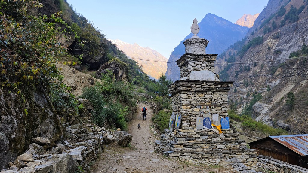 Manaslu Circuit dag 5, Ghap naar Lho, stupa