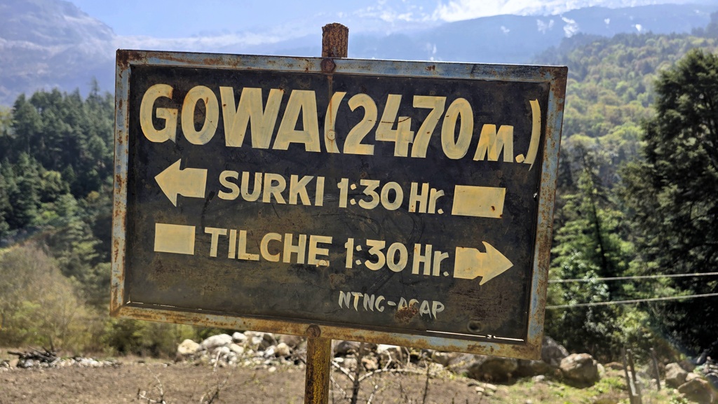 Manaslu Circuit trekking dag 11, Chaulie Kharka naar Gowa, routebordje