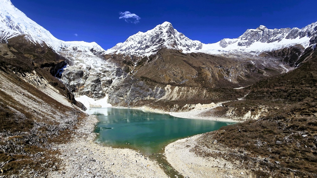 Manaslu Circuit trekking dag 7, Shyala naar Larkya Bazar, Bihendra Lake Nepal