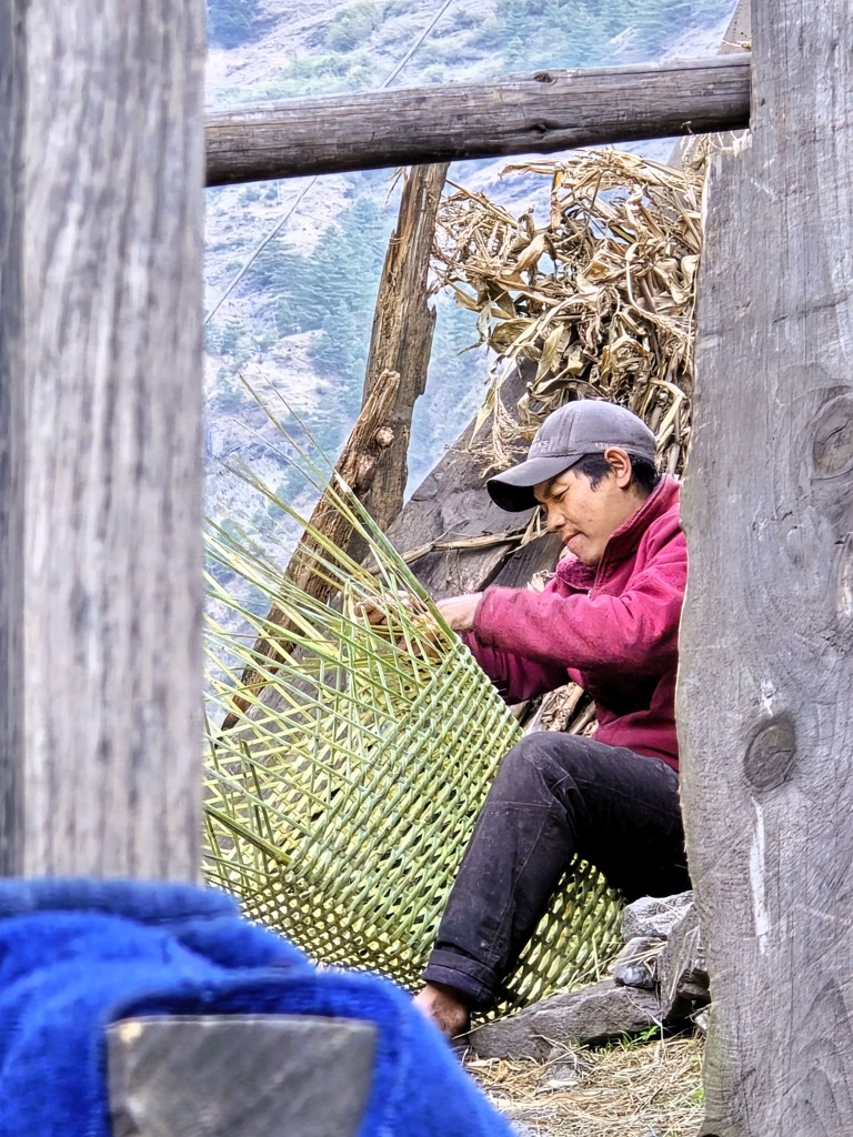 Manden vlechten Nepal Himalaya