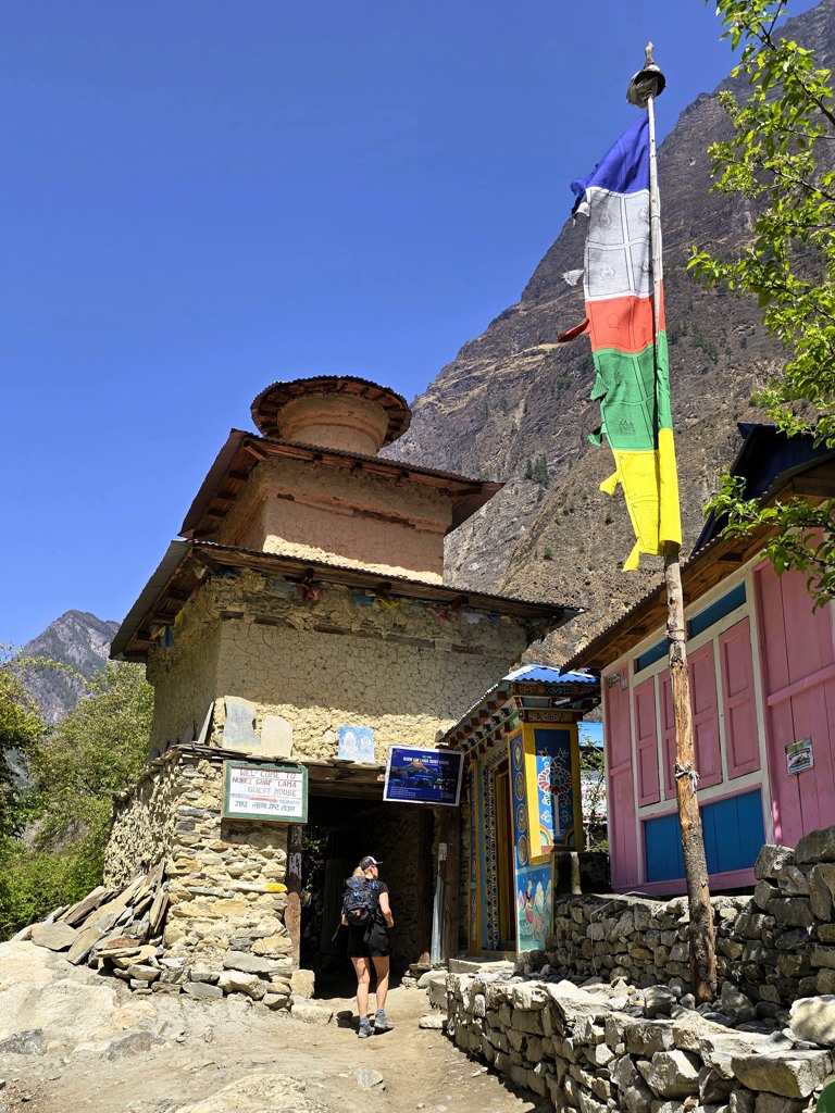 Stupa en gebedsvlaggen trektocht Nepal