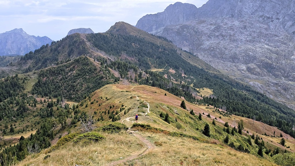 Balkan Trail etappe 9, Plav naar Vusanje, panoramisch berglandschap