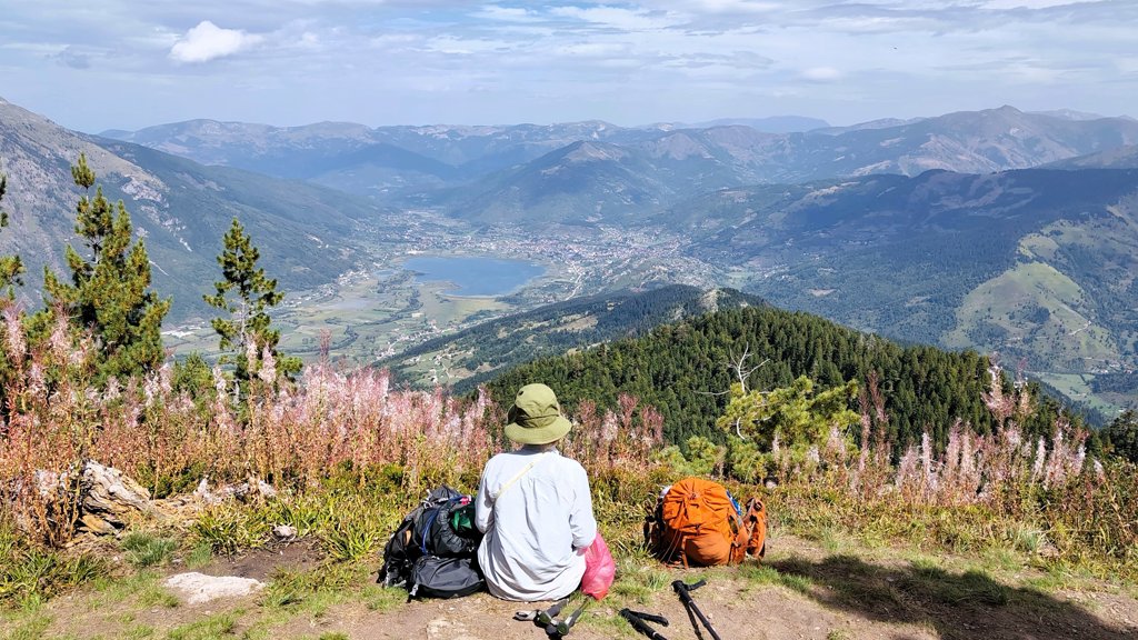 Balkan Trail etappe 9, Plav naar Vusanje, uitzicht op Lake Plav