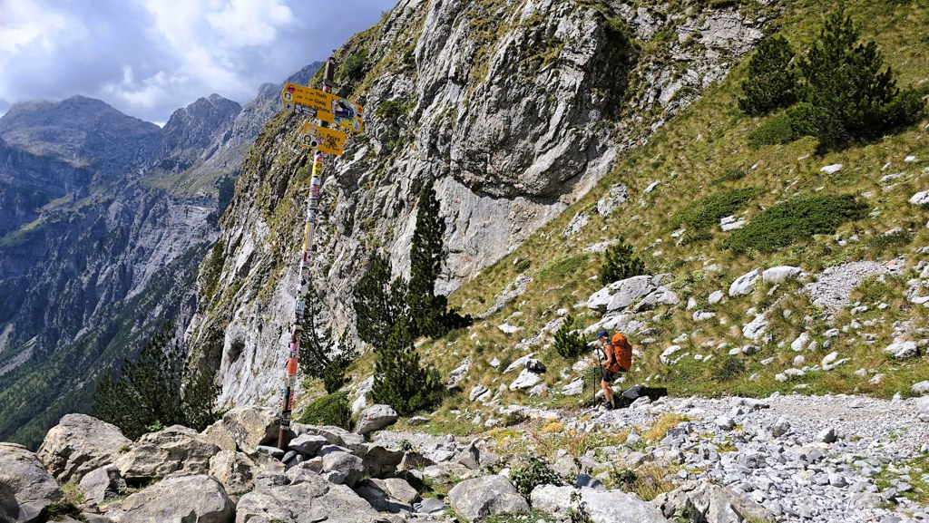 Peaks of the Balkans etappe 10, Vusanje naar Theth, wandelen tussen rotspartijen