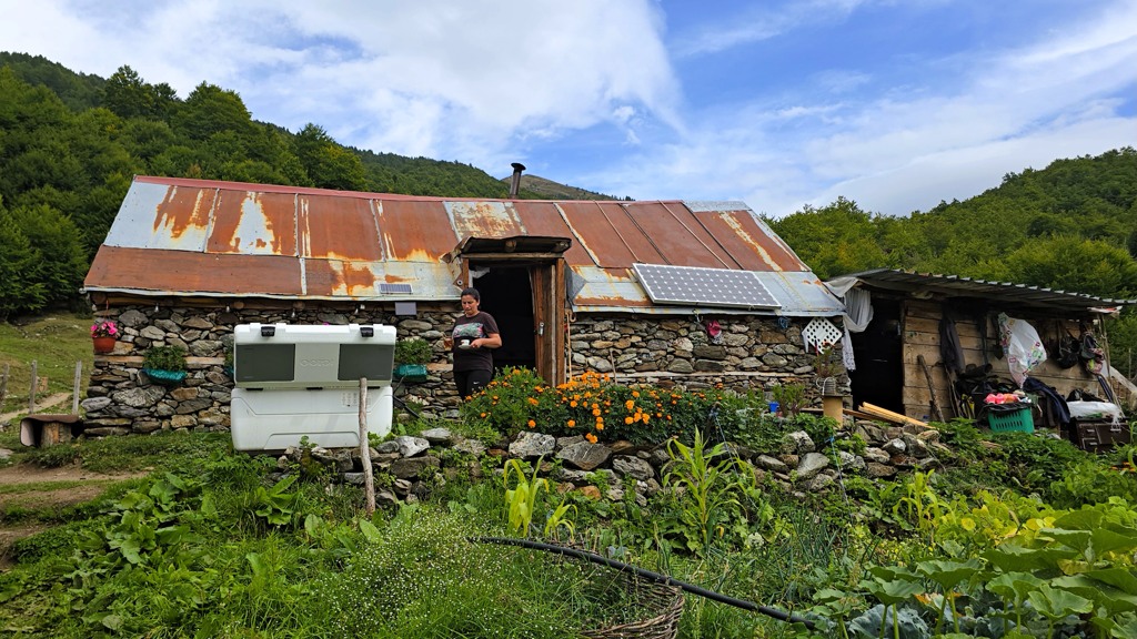 Peaks of the Balkans etappe 9, Plav naar Vusanje, koffie thee stop