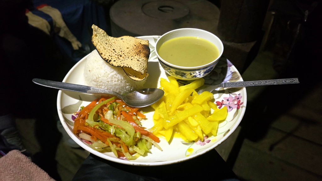 Kanchenjunga Base Camp trekking dag 12, Ghunsa naar Selele, dal bhat