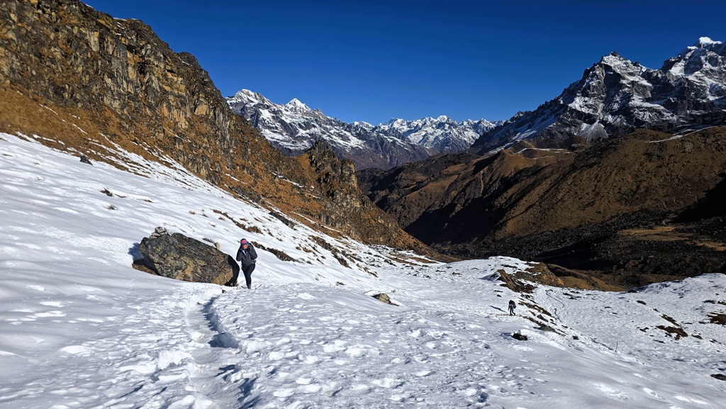 Kanchenjunga Base Camp trekking dag 13, Selele naar Cheram, sneeuw