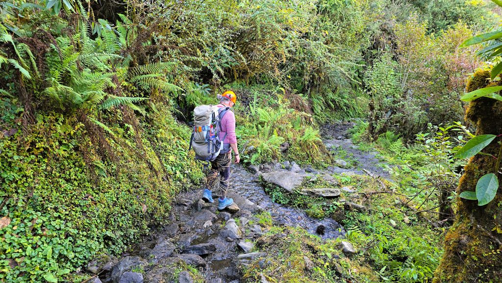 Khopra Ridge trekking dag 2, Pokhara naar Chuile, wandelen Nepal bergen