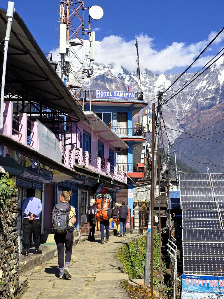 Khopra Ridge trekking dag 2, Pokhara naar Chuile, Ghandruk