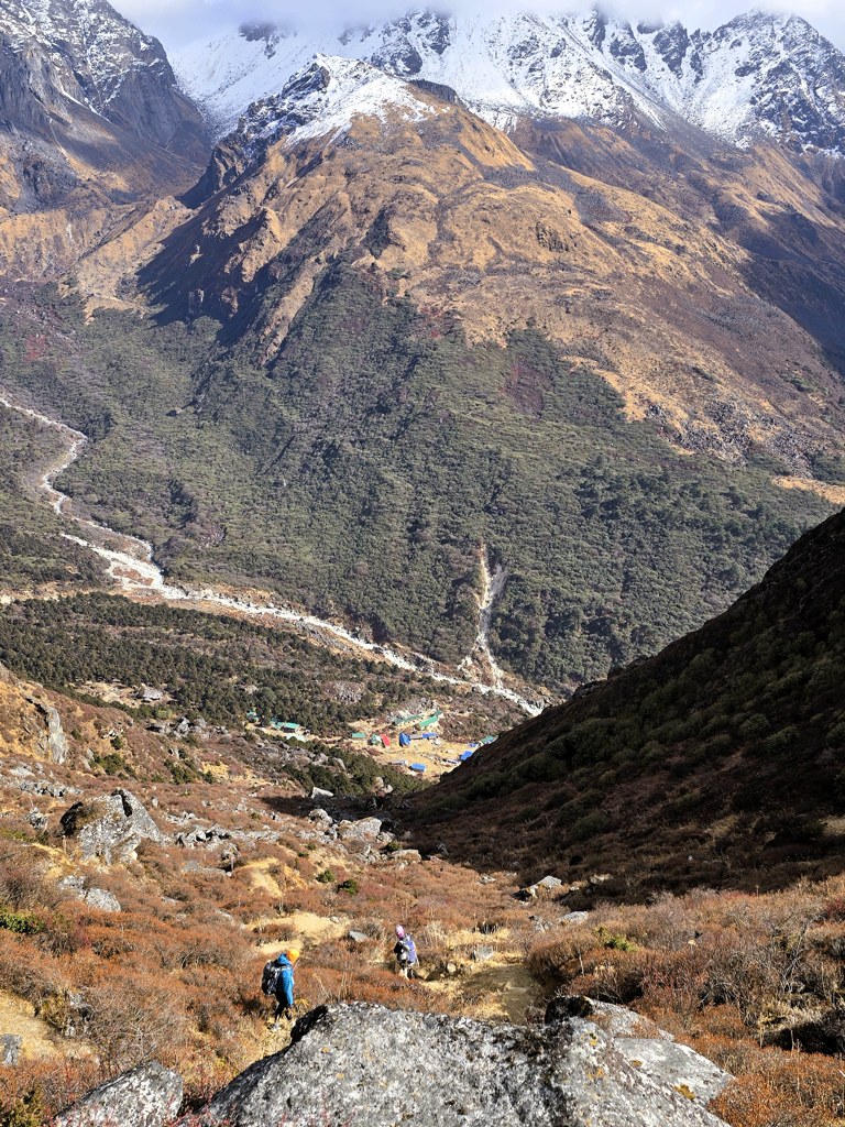 Afdaling naar Cheram