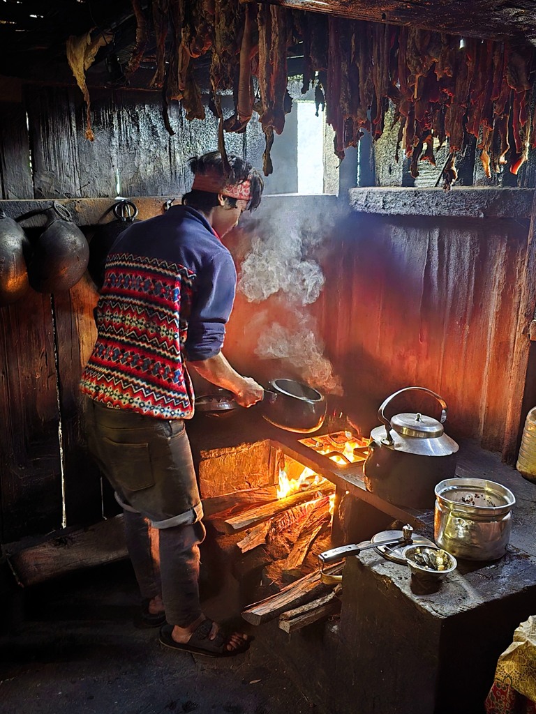 Avondeten koken tea house Nepal