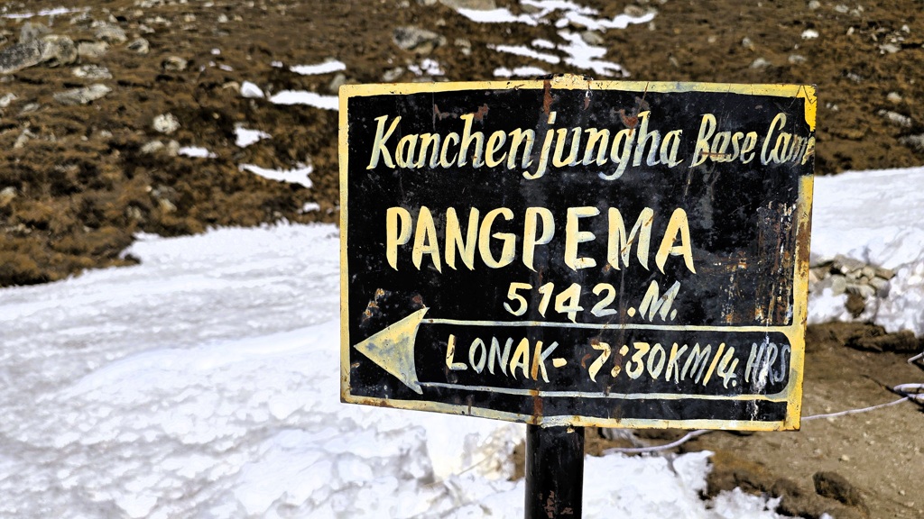 Kanchenjunga Base Camp trekking dag 10, Lonak naar Pangpema, routebordje