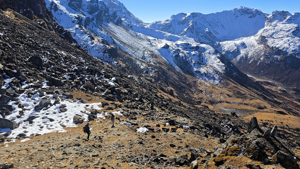 Kanchenjunga Base Camp trekking dag 13, Selele naar Cheram, afdalen Sele La