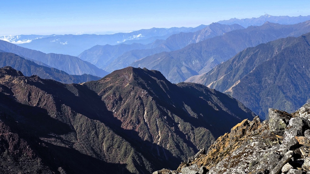 Kanchenjunga Base Camp trekking dag 13, Selele naar Cheram, blauw