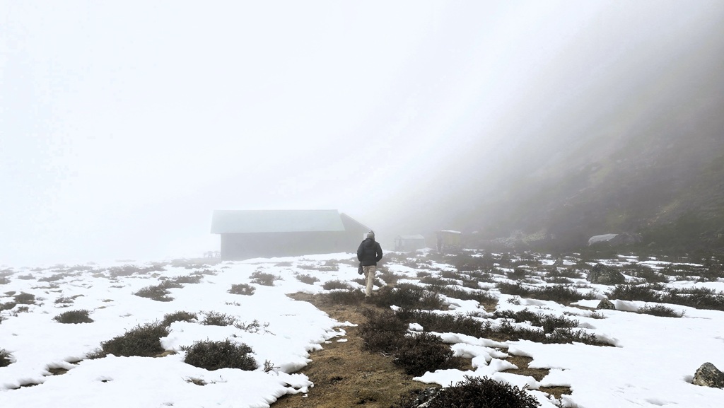 Kanchenjunga Base Camp trekking dag 14, Cheram naar Ramche, mist