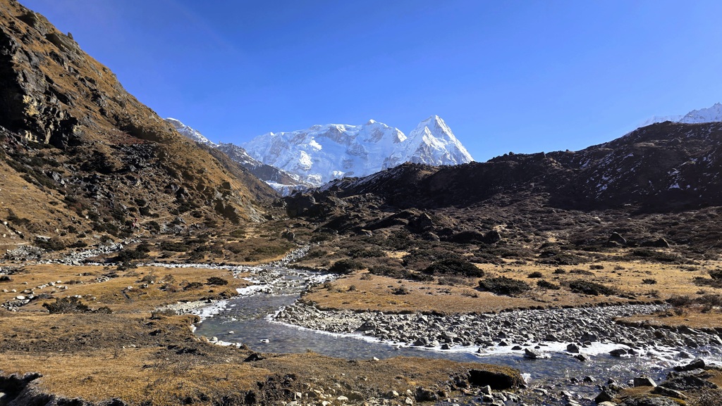 Kanchenjunga Base Camp trekking dag 14, Cheram naar Ramche, waterstroom