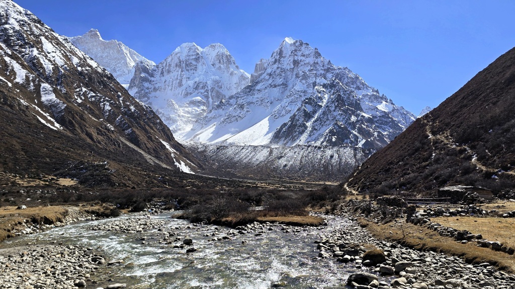 Kanchenjunga Base Camp trekking dag 7, Ghunsa naar Kangbachen, Jannu en rivier