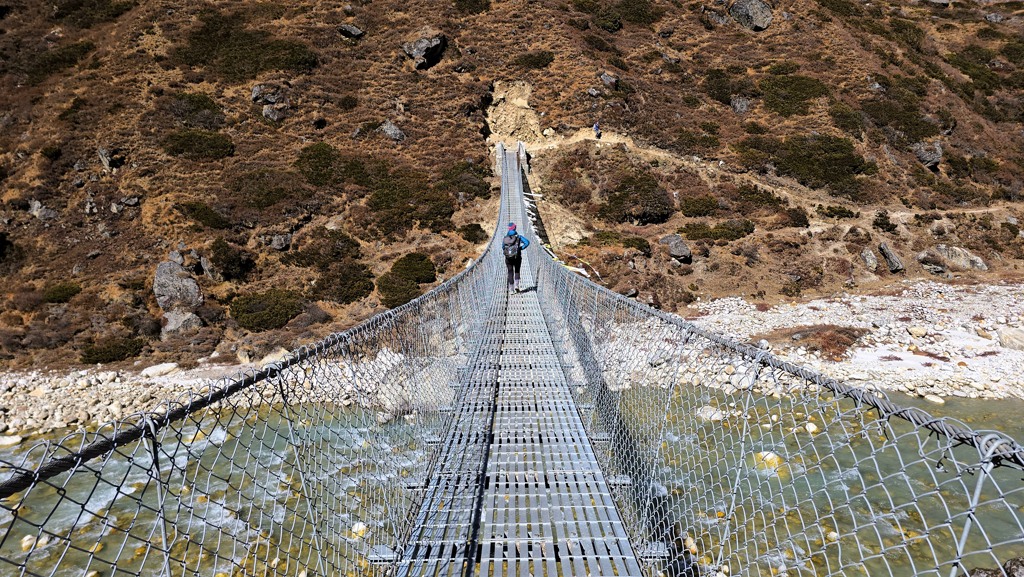 Kanchenjunga Base Camp trekking dag 7, Ghunsa naar Kangbachen, suspension bridge