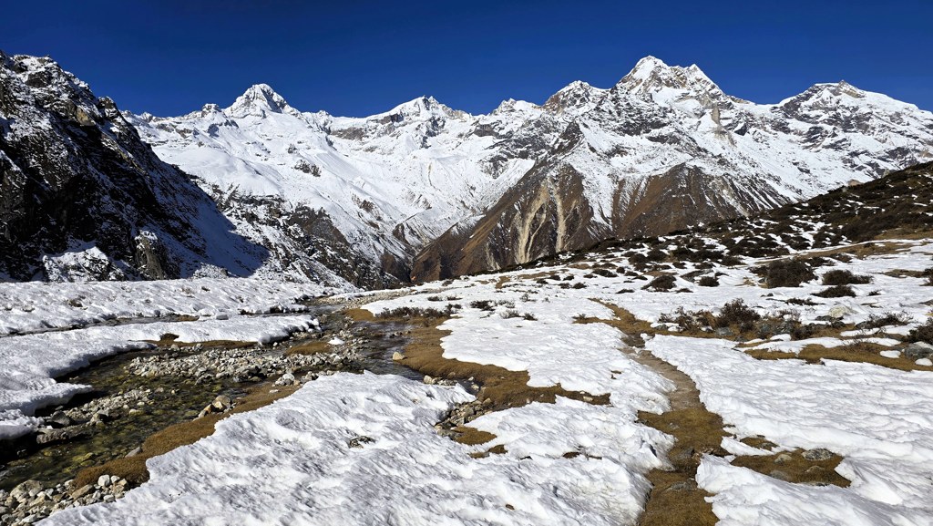 Kanchenjunga Base Camp trekking dag 8, acclimatisatiedag Kangbachen, Jannu Base Camp