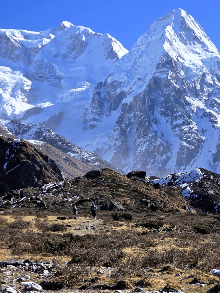 Wandelen witte bergtoppen
